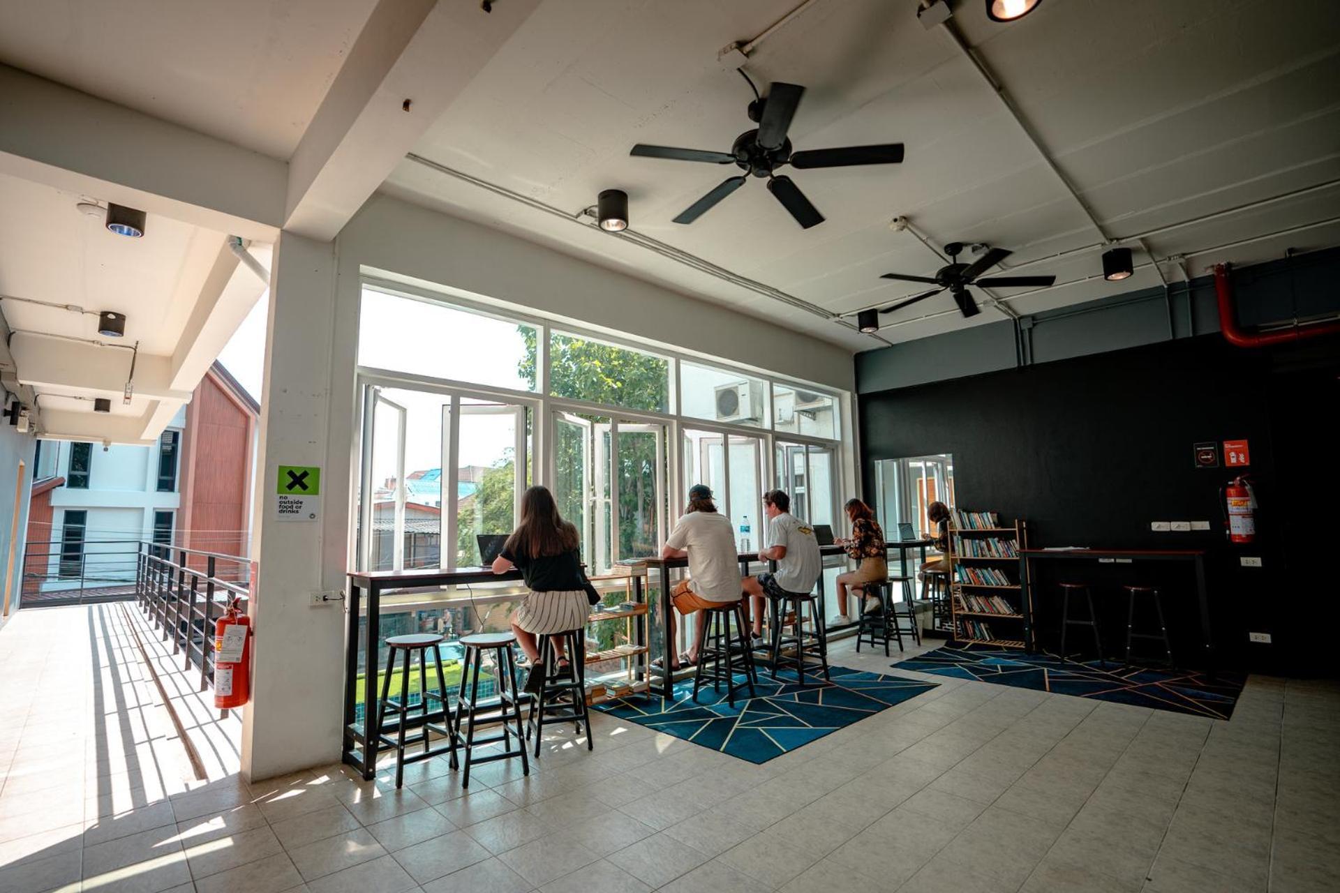 Mad Monkey Chiang Mai Exterior foto